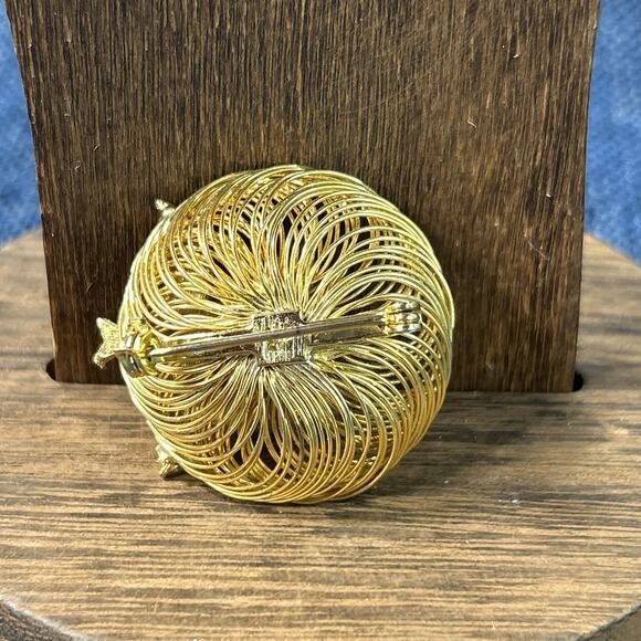 Vintage Bird Nest & Eggs Brooch Pin Gold Tone Wire 3 Pearl Eggs 1 1/2” - Picture 2 of 6